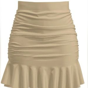 This ruffle hemmed skirt is a size 3X/18 US sizes NEVER WORN